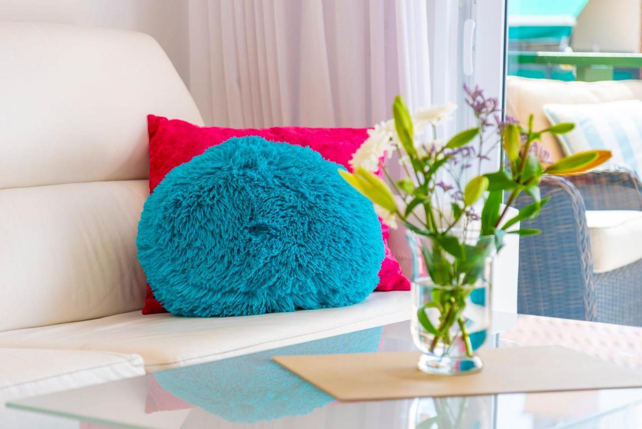Cristismart Hi-end Services Media Streaming Apartment Los Cristianos (Tenerife)
